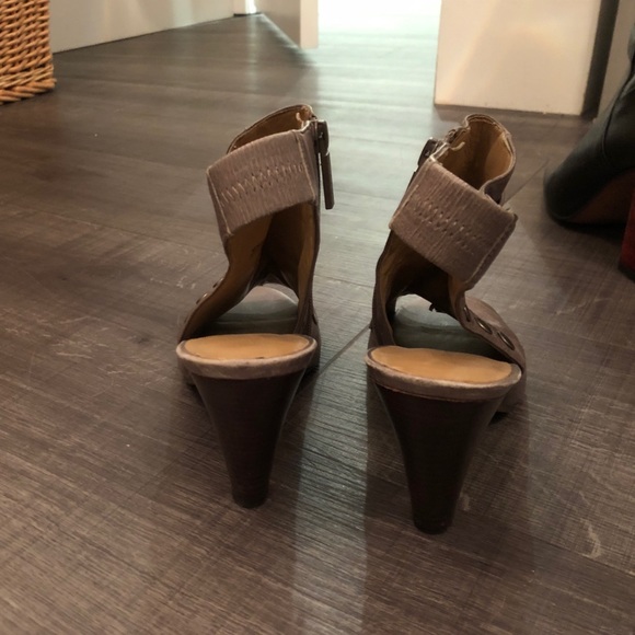 Heels - Picture 3 of 5